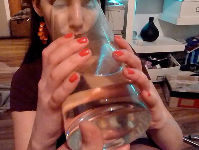 Viktoria Goo Porno Video: Die pi**-Trinkkur