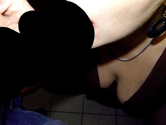 Viktoria Goo Porno Video: Im öffentl. Klo Abgeschl**kt + abgepi**t