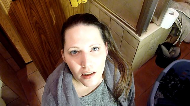 Viktoria Goo Porno Video: pi**en im Alltag: Das Männerklo